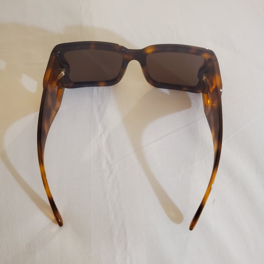 Burberry LARGE B LOGO Oversized Tortoise Shell Sunglasses- Full Inclusion - Picture 11 of 16